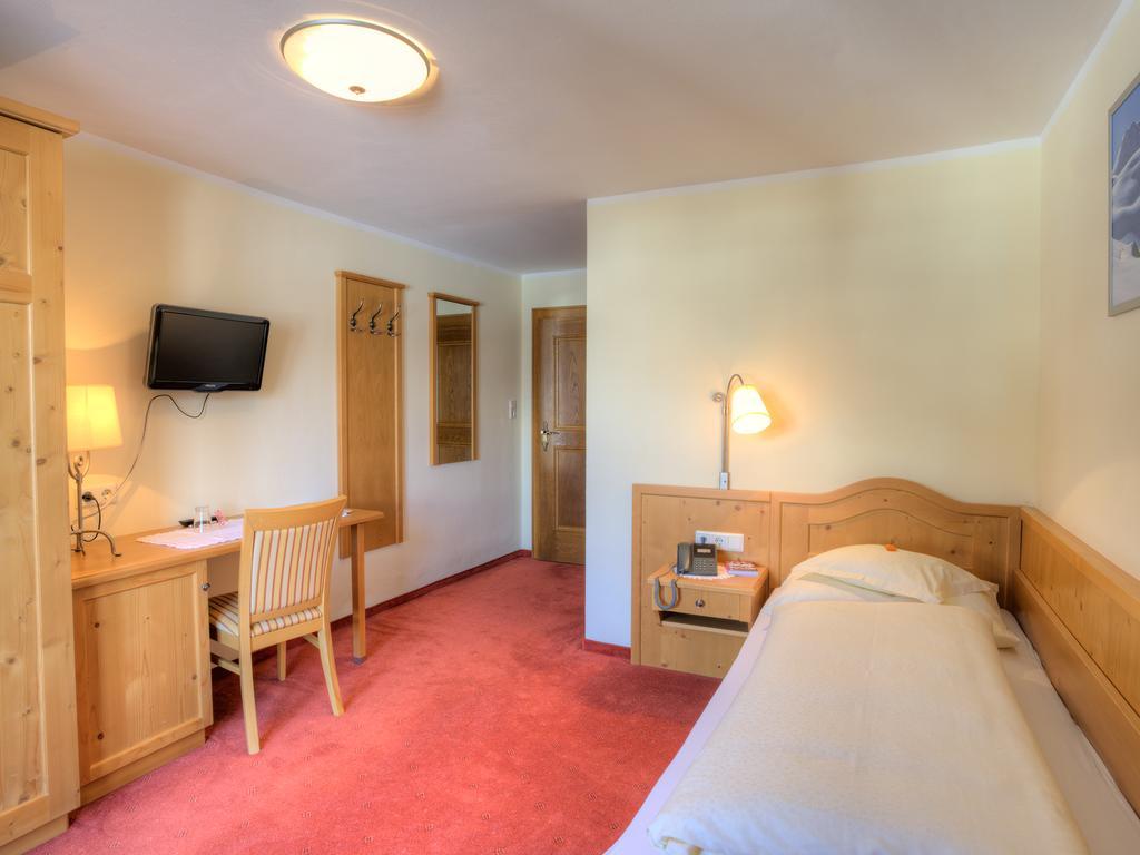 Pension Walkerbach Lech am Arlberg Oda fotoğraf